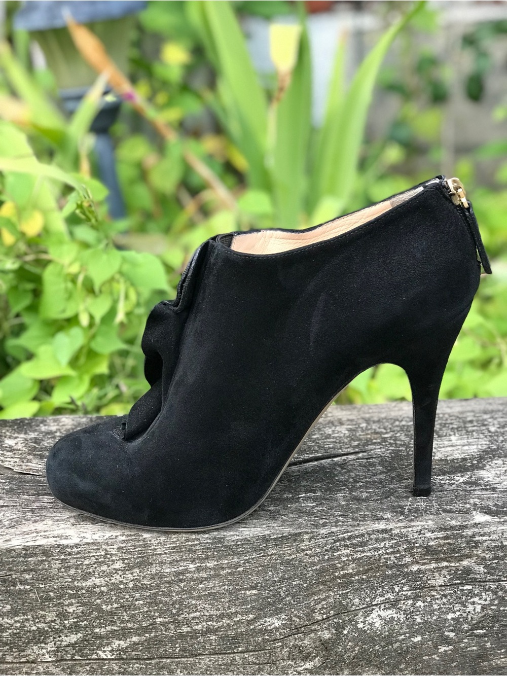 VALENTINO GARAVANI Suede Ruffle Ankle Booties Black Suede Heels SIZE 39 EU - Picture 15 of 16
